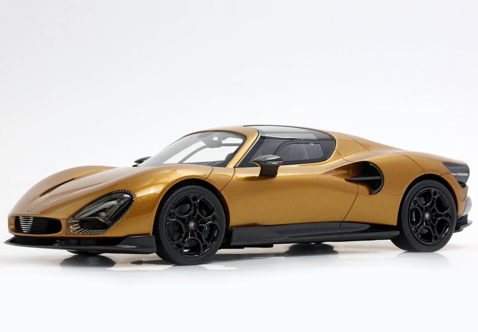 Alfa Romeo 33 Stradale - Ocra Black Interior - 1:18