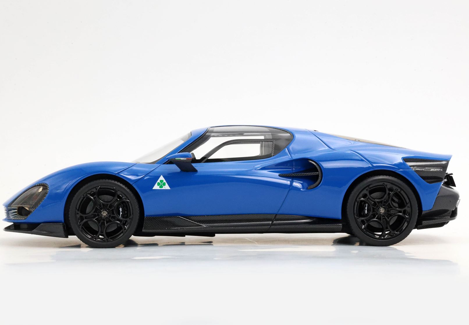 Alfa Romeo 33 Stradale - Blu Reale Black Interior - 1:18