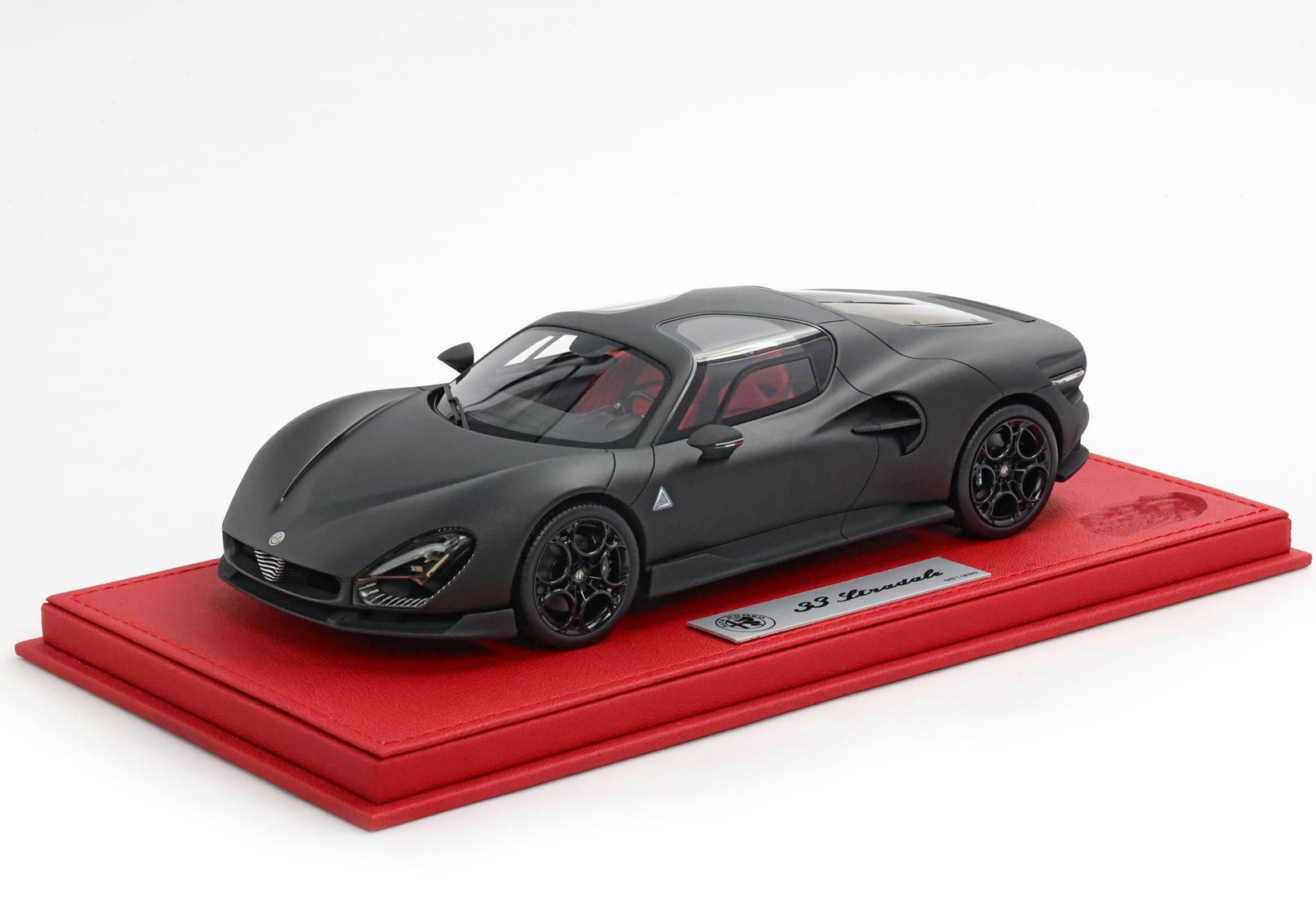 Alfa Romeo 33 Stradale - Matte Carbon - 1:18