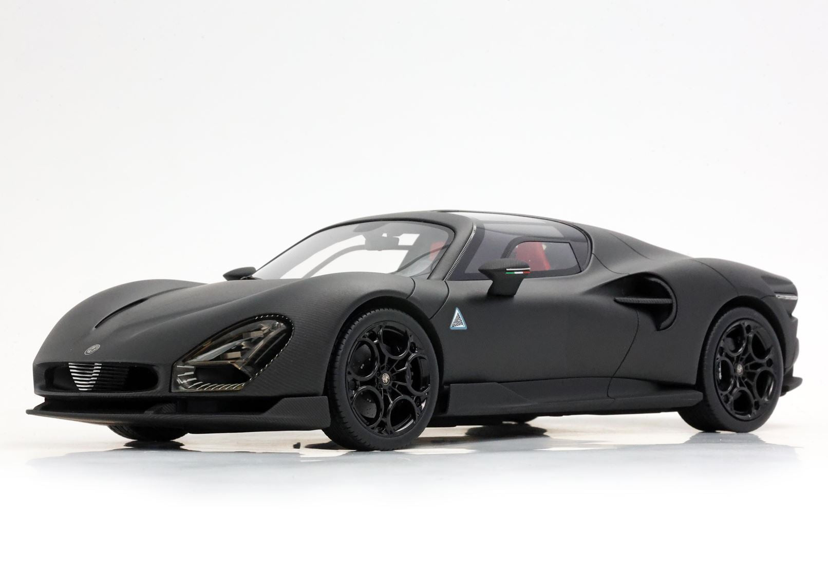 Alfa Romeo 33 Stradale - Matte Carbon - 1:18