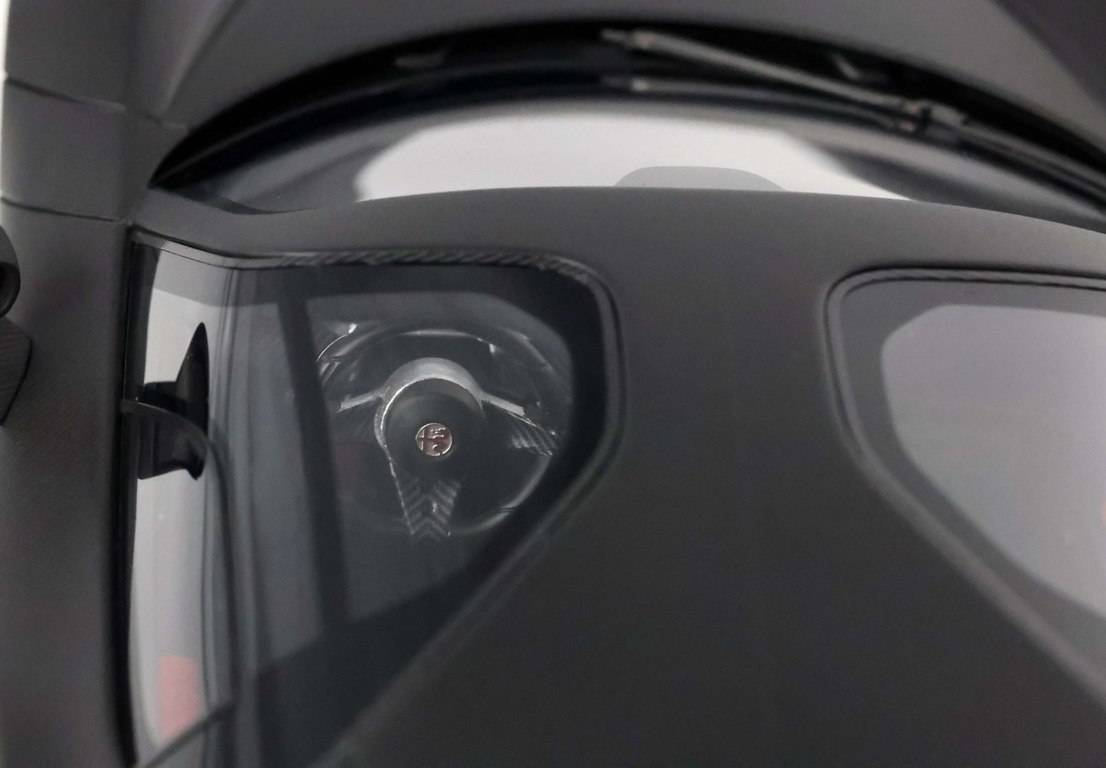 Alfa Romeo 33 Stradale - Matte Carbon - 1:18