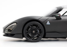 Load image into Gallery viewer, Alfa Romeo 33 Stradale - Matte Carbon - 1:18
