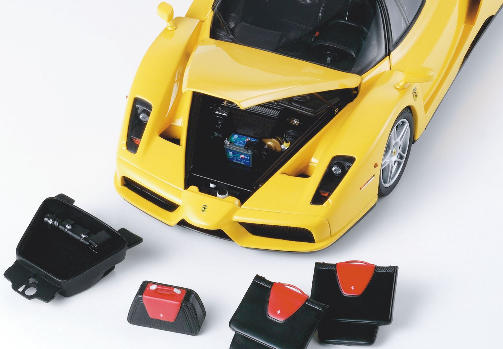 Ferrari Enzo open parts - Giallo Modena with silver wheels - 1:18
