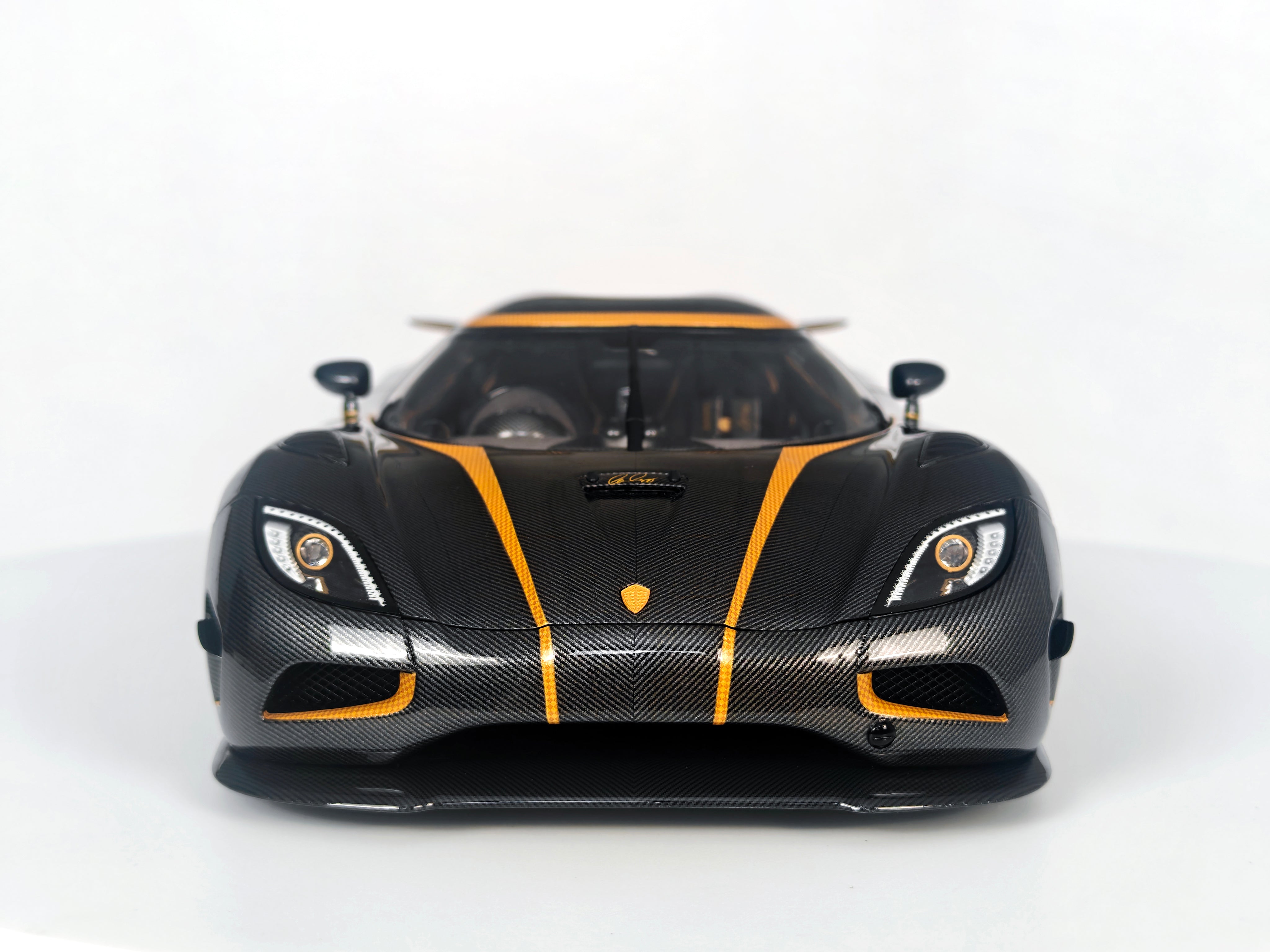 Koenigsegg Agera S - Hundra carbon gold OPEN PARTS - 1:18