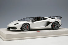 Load image into Gallery viewer, Lamborghini Aventador SVJ Roadster - pearl white - 1:18
