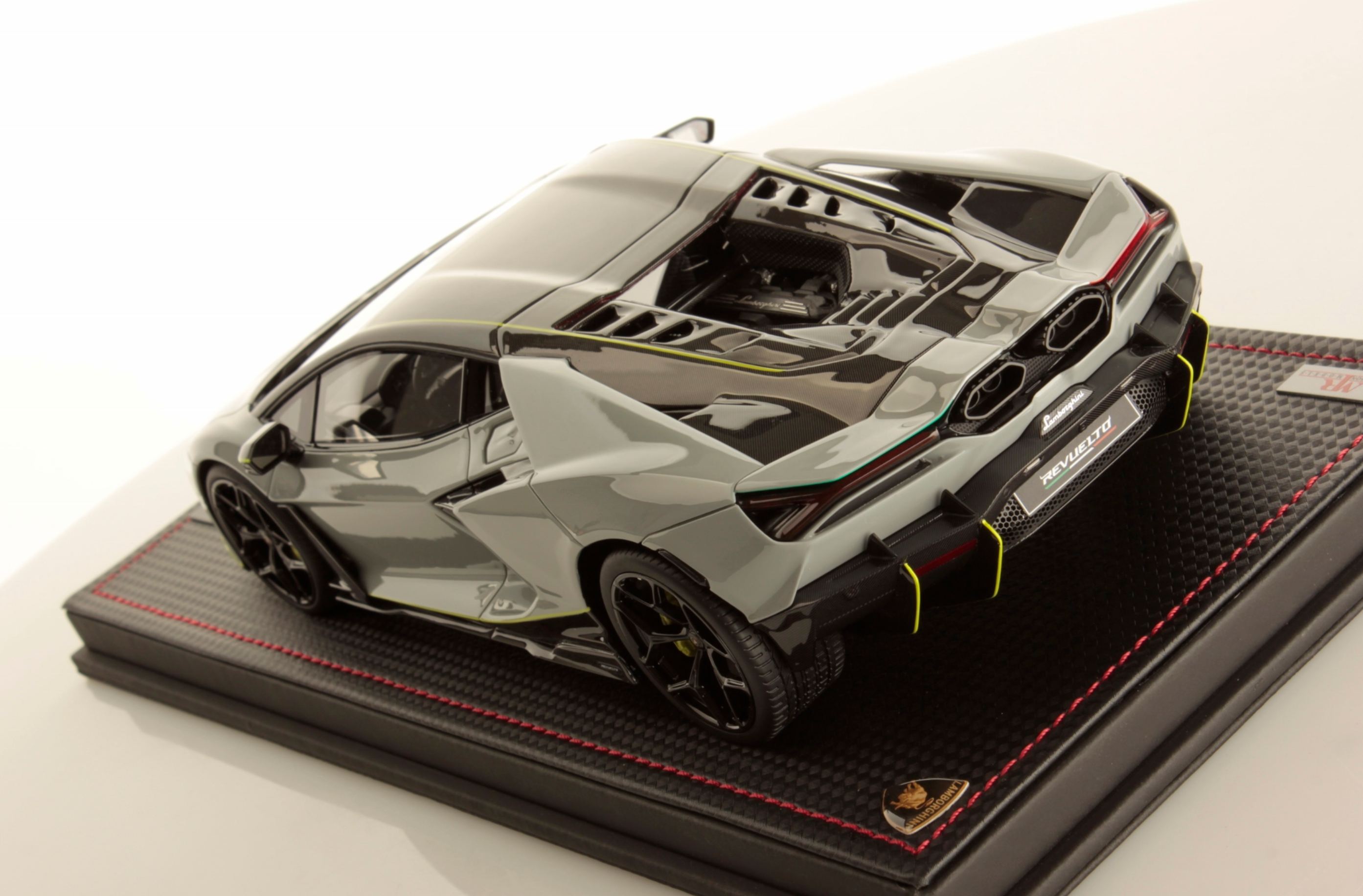 Lamborghini Revuelto - Grigio Haiti - 1:18