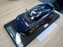 Load image into Gallery viewer, Koenigsegg Regera carbon blue tint gold wheels Zach&#39;s Garage - 1:18
